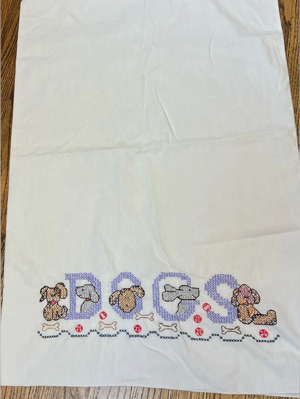 Vintage Set 4 Embroidered Crochet Pillowcases Dogs Bears Cottage Farmhouse Linen
